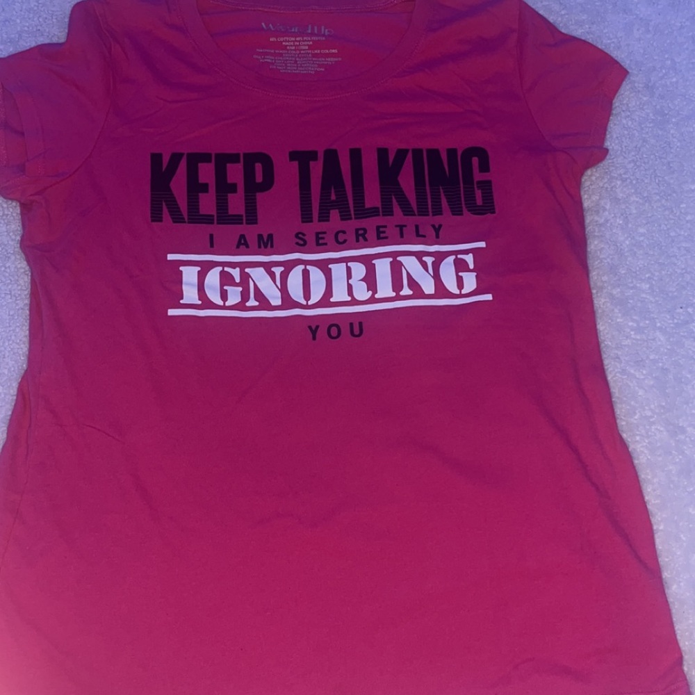 i’m selling this pink shirt size XXL but looks more like a small or medium